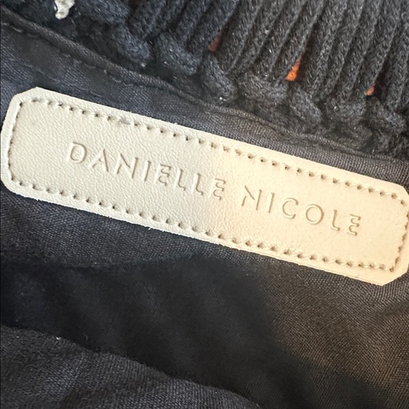 NWOT Danielle Nicole Macrame Crossbody Fringe Wood Handle Bag in Black - Picture 9 of 11